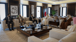 لقاء وزير الخارجية السيد أسعد الشيباني ووزير الدفاع اللواء مرهف أبو قصرة ورئيس جهاز الاستخبارات العامة أنس خطاب مع معالي رئيس مجلس الوزراء ووزير الخارجية القطري الشيخ محمد بن عبد الرحمن بن جاسم آل ثاني 5-1-2025 (3).jpg