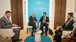 لقاء ثنائي جمع وزير الخارجية السيد أسعد الشيباني والسيد جون دبليو إتش دينتون الأمين العام للغرفة التجارية الدولية 11-2-2025 (1).jpg